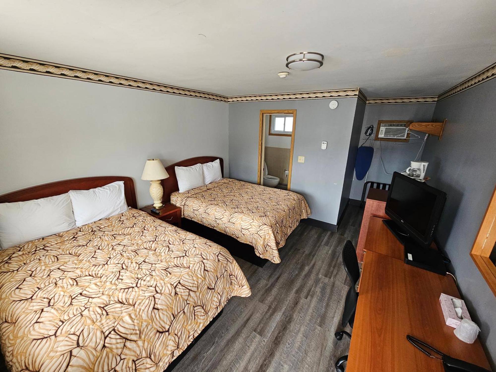 Forest Plaza Motel Mount Forest Exterior foto