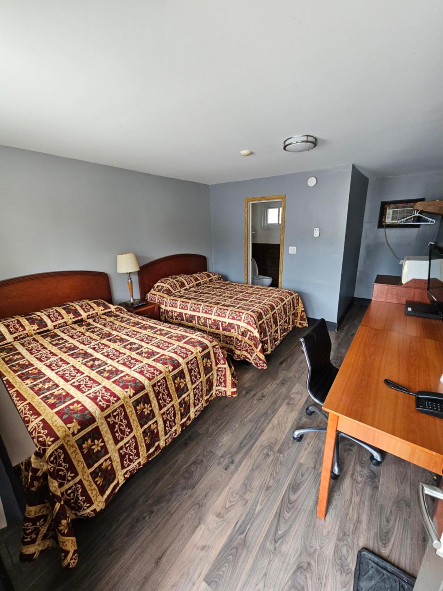 Forest Plaza Motel Mount Forest Exterior foto