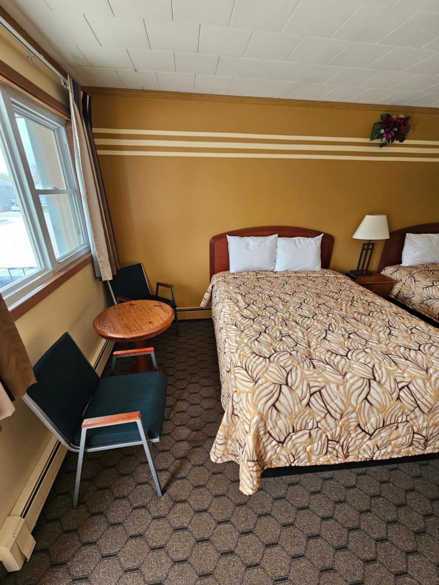 Forest Plaza Motel Mount Forest Exterior foto