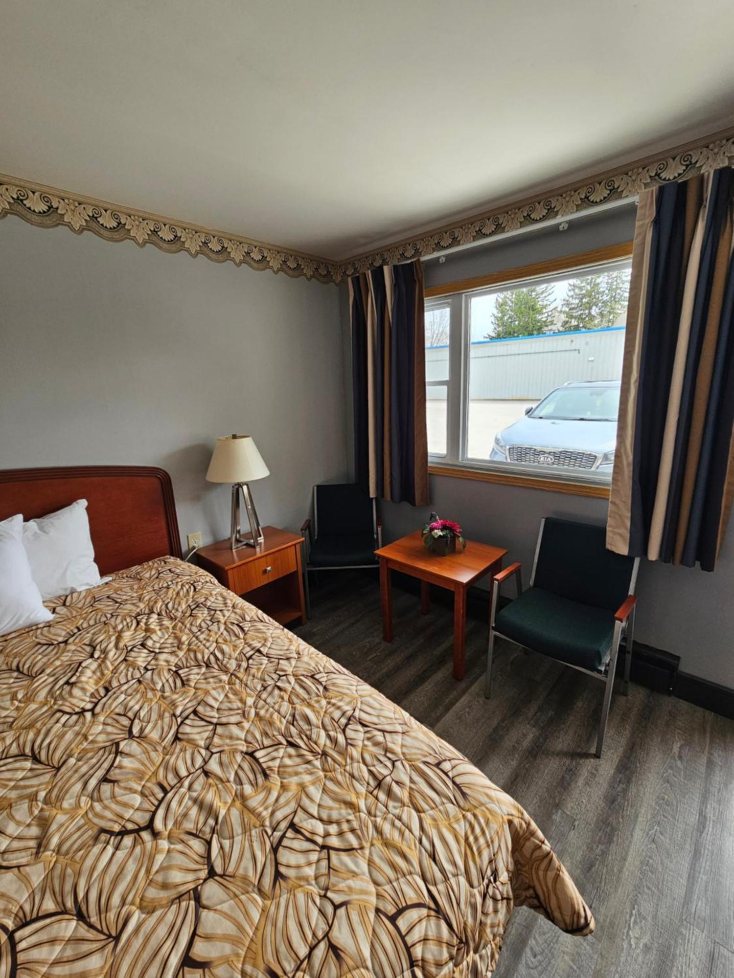 Forest Plaza Motel Mount Forest Exterior foto