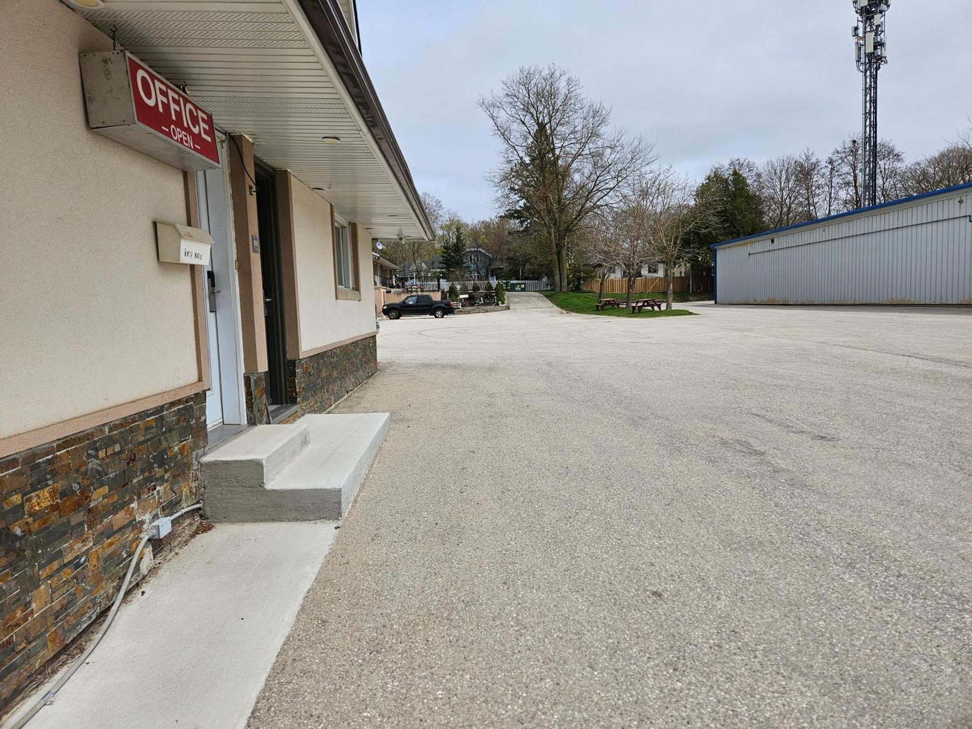 Forest Plaza Motel Mount Forest Exterior foto
