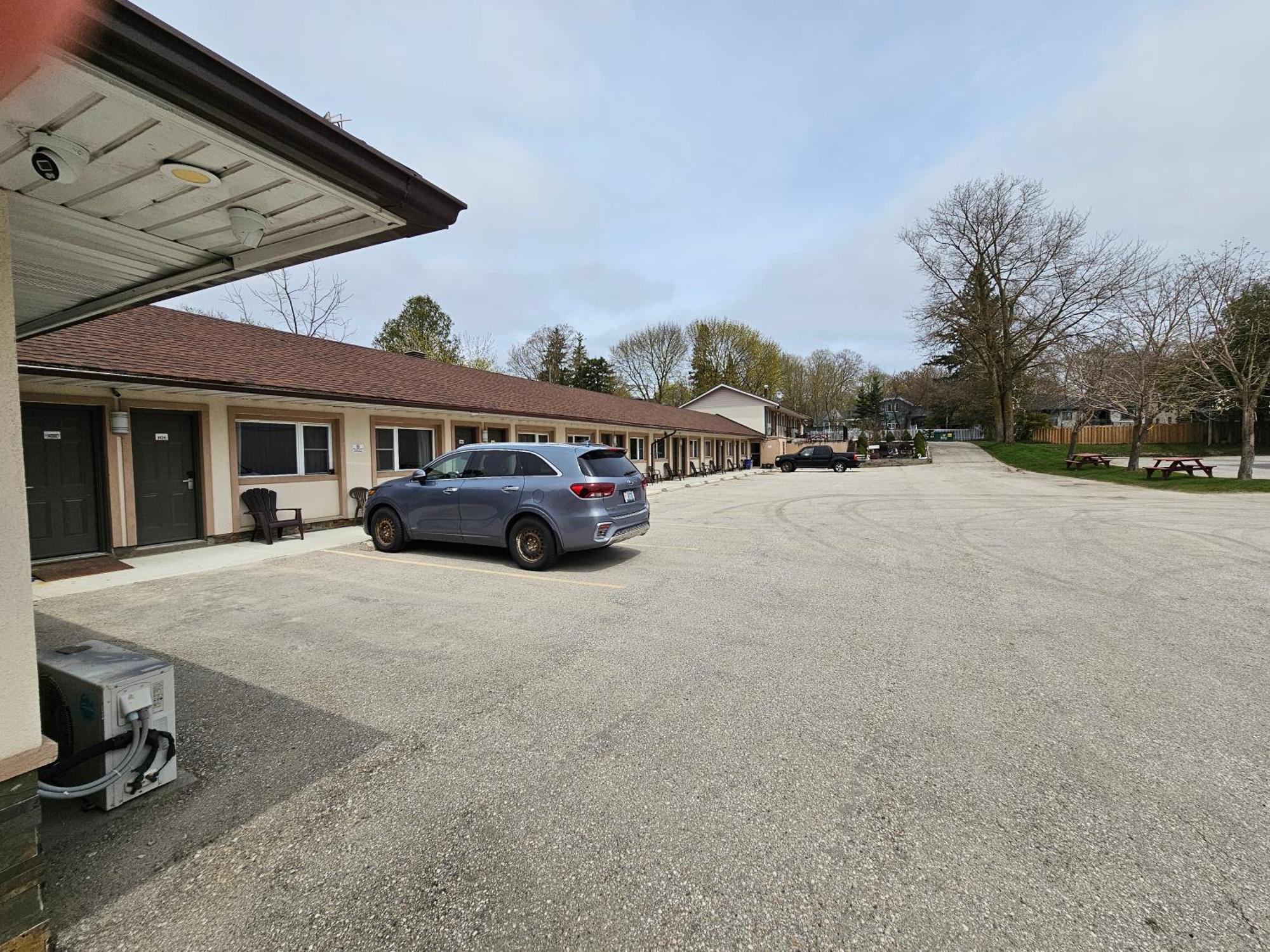 Forest Plaza Motel Mount Forest Exterior foto