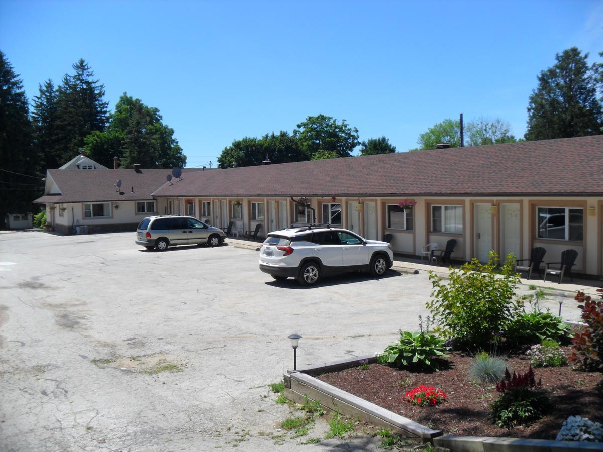 Forest Plaza Motel Mount Forest Exterior foto