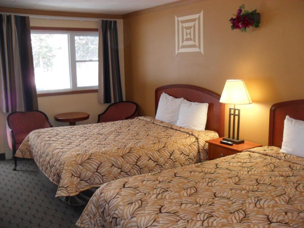 Forest Plaza Motel Mount Forest Exterior foto