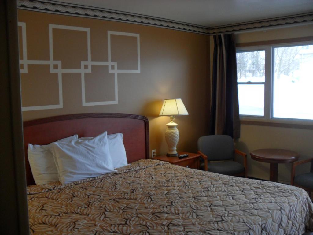 Forest Plaza Motel Mount Forest Exterior foto
