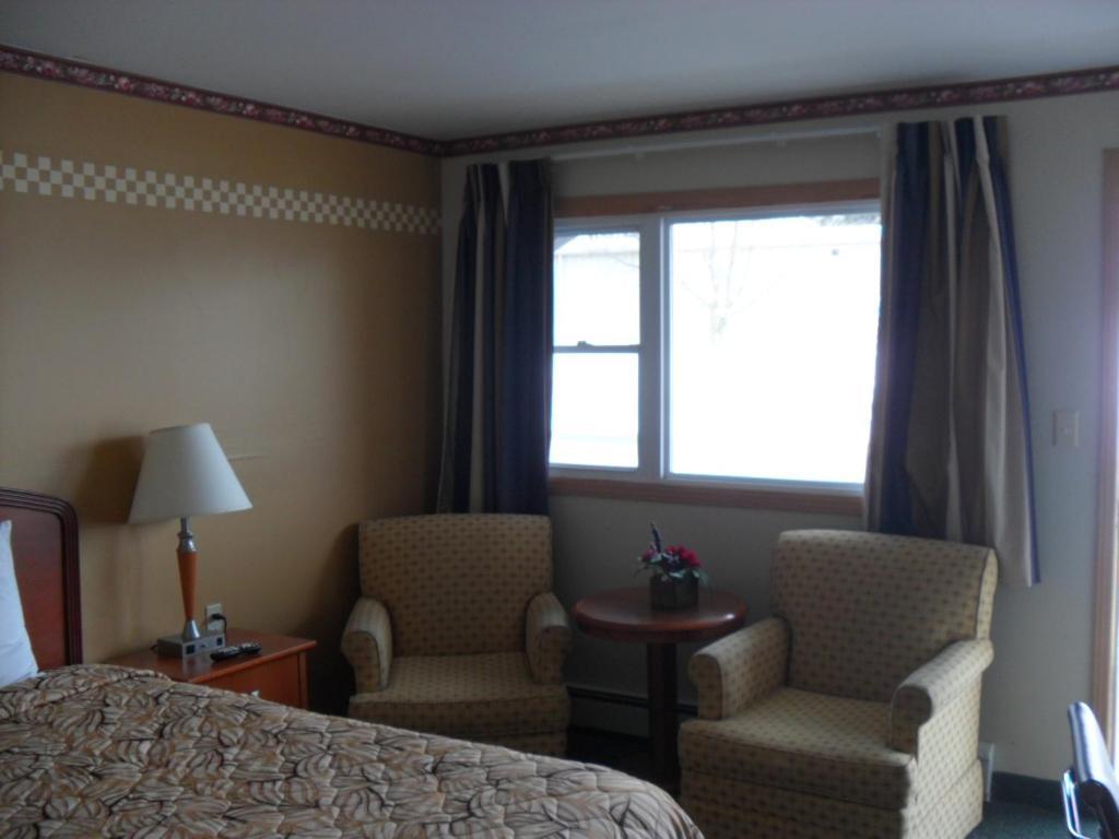 Forest Plaza Motel Mount Forest Exterior foto
